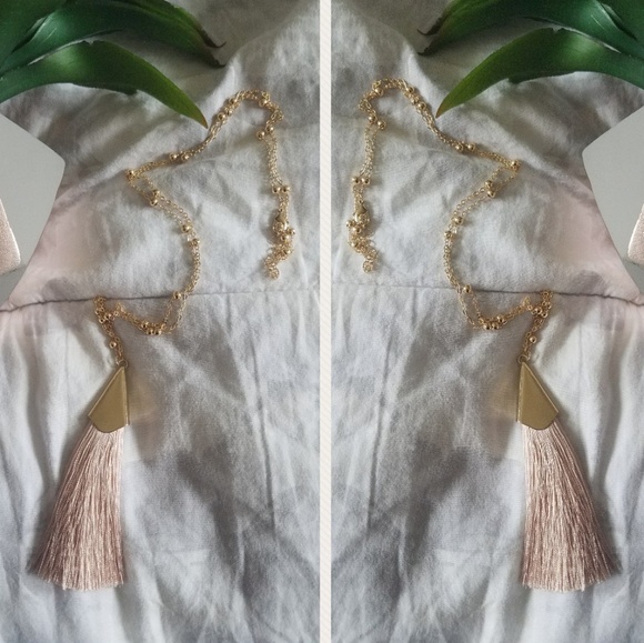 THE LANEY GOLD LIGHT BROWN TASSLE NECKLACE - Picture 2 of 6